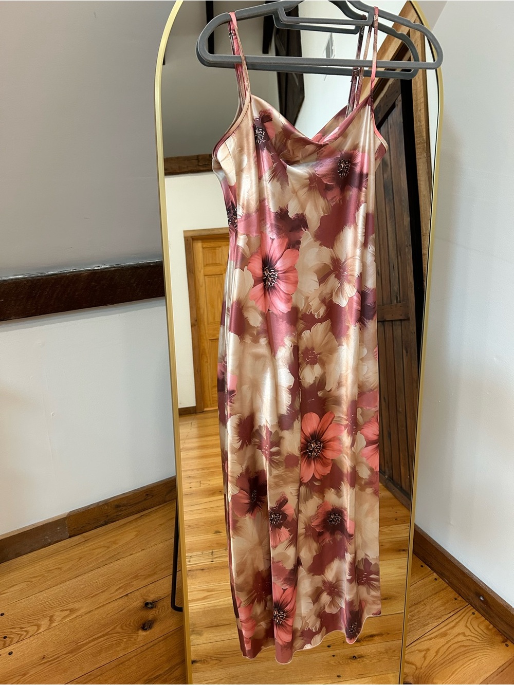 Bebe Satin Floral Dress. Women’s XS. EUC
